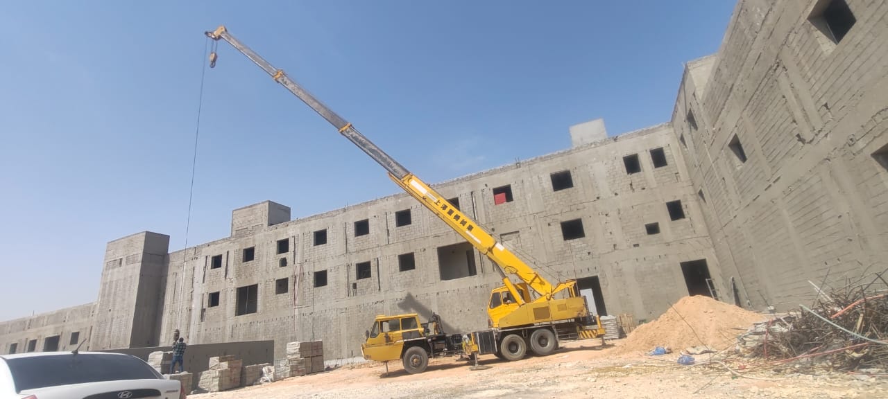 كرين في موقع عمل