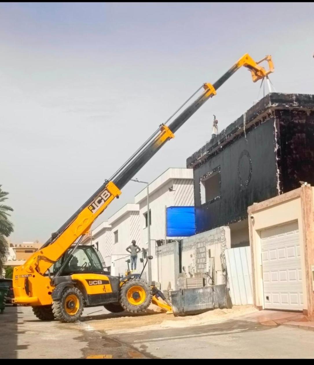 رفع كرفان بـ JCB في الرياض